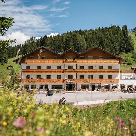 Laguscei Dolomites Mountain Hotel 3*