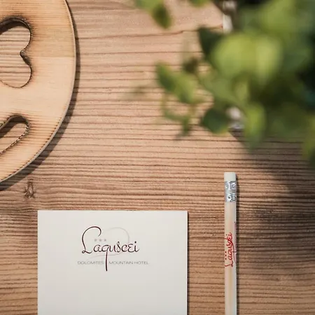 Laguscei Dolomites Mountain 阿拉巴